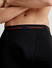 Calvin Klein - BOXER BRIEF 3PK - bokserki - black w/ pompian red logos - 3