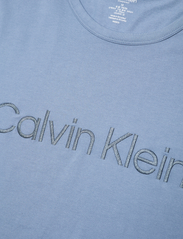 Calvin Klein - L/S PANT SET - pyjama sets - flt stn tp, chbry strpe_flt stn btm - 4
