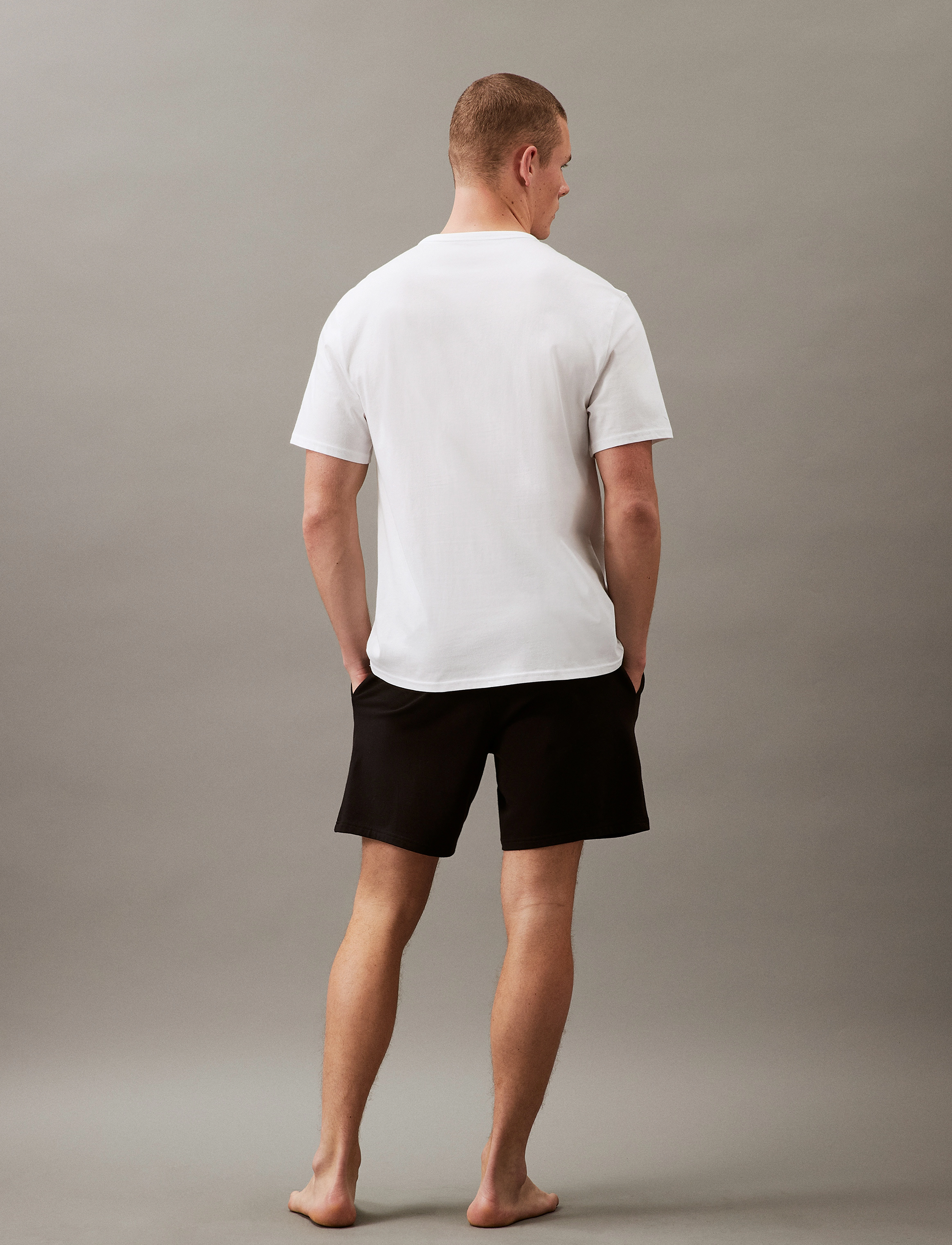 Calvin Klein - S/S CREW NECK - white w/ black logo - 4