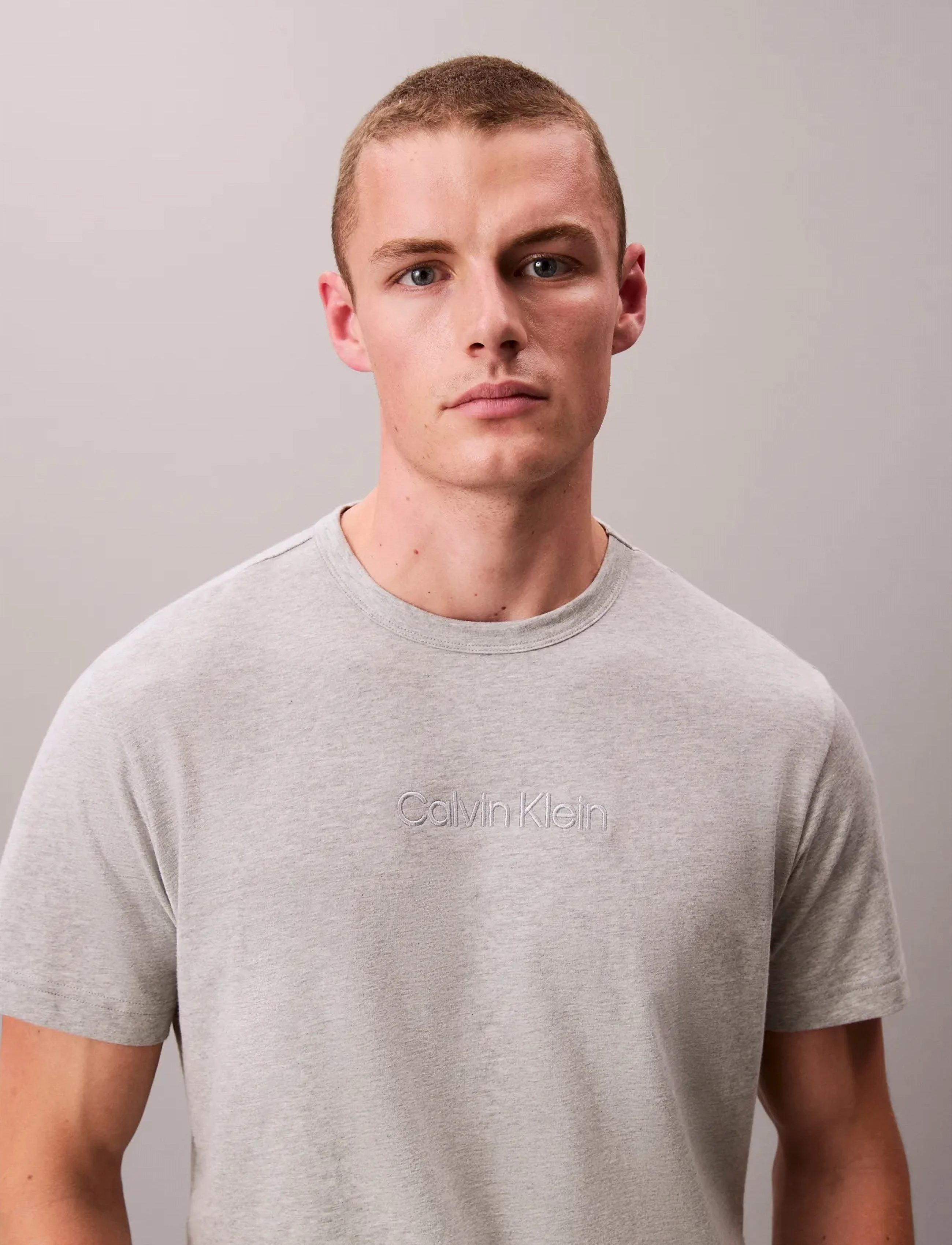 Calvin Klein - S/S CREW NECK - laveste priser - b10 grey heather - 3