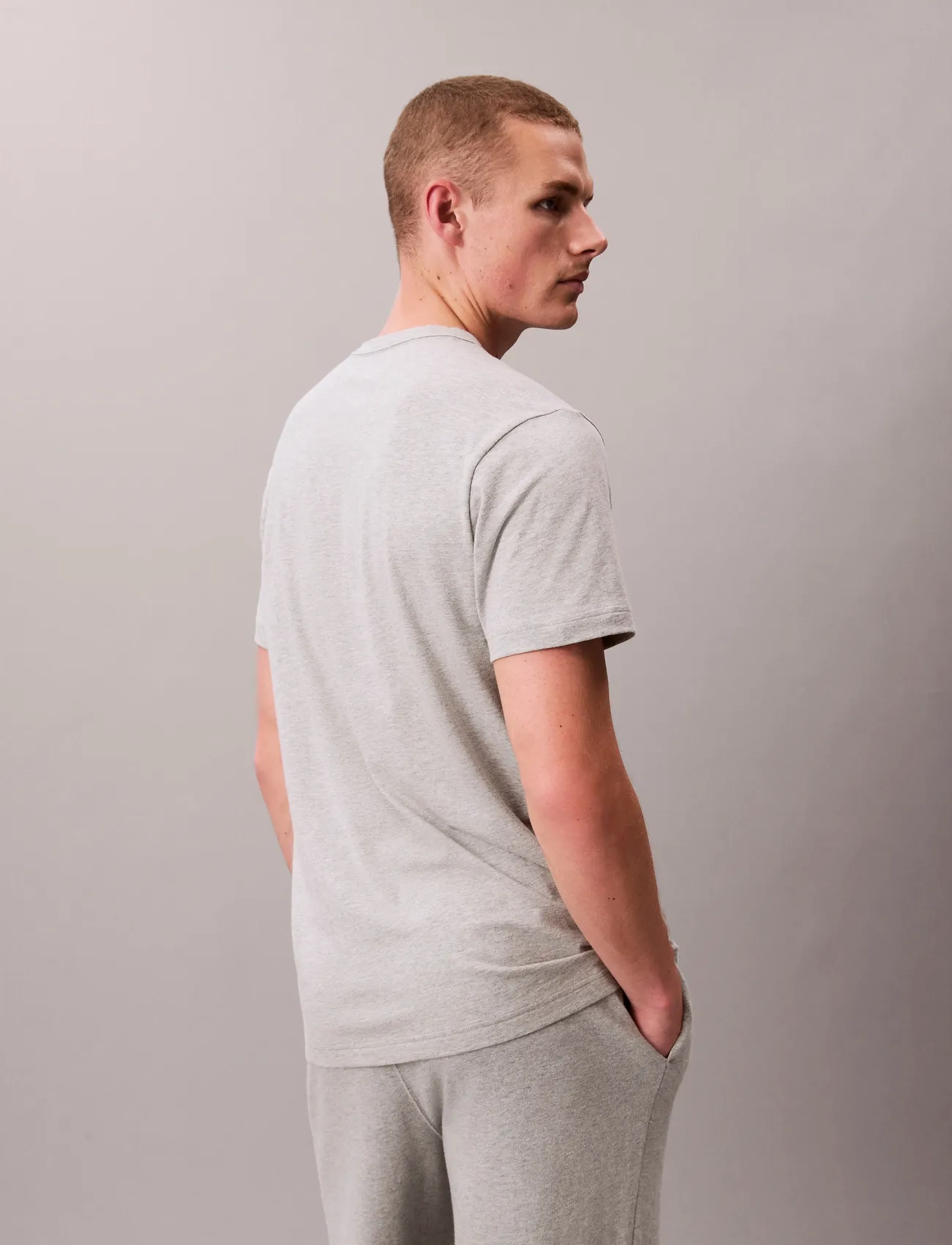 Calvin Klein - S/S CREW NECK - laveste priser - b10 grey heather - 4