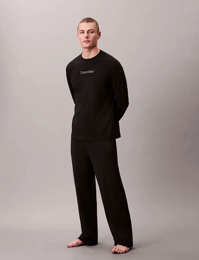 Calvin Klein - L/S CREW NECK - langærmede t-shirts - black - 4