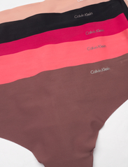 Calvin Klein - 5 PACK THONG - saumattomat alushousut - blk/mrn/dubrry/st gr/virt red - 2