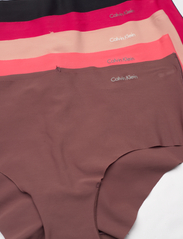 Calvin Klein - 5 PACK HIPSTER - seamless panties - blk/mrn/dubrry/st gr/virt red - 1