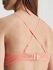 Calvin Klein - UNLINED PLUNGE - wired bras - snapdragon - 3