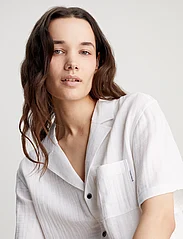 Calvin Klein - S/S BUTTON DOWN - kortermede skjorter - white - 3