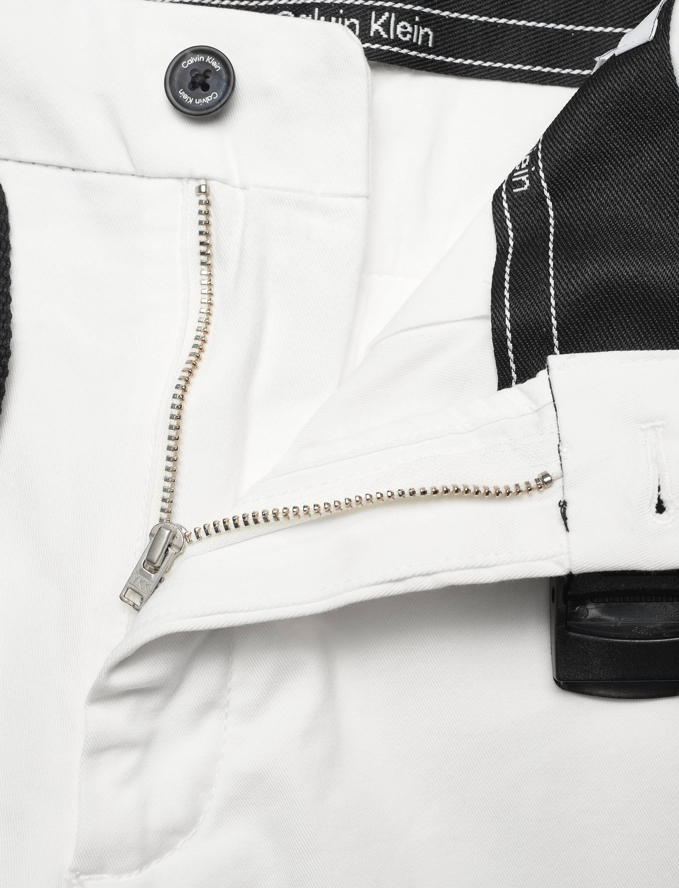 Calvin Klein - GARMENT DYE BELTED SHORTS - bright white - 3