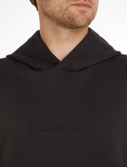 Calvin Klein - COMFORT DEBOSSED LOGO HOODIE - sweatshirts - ck black - 3