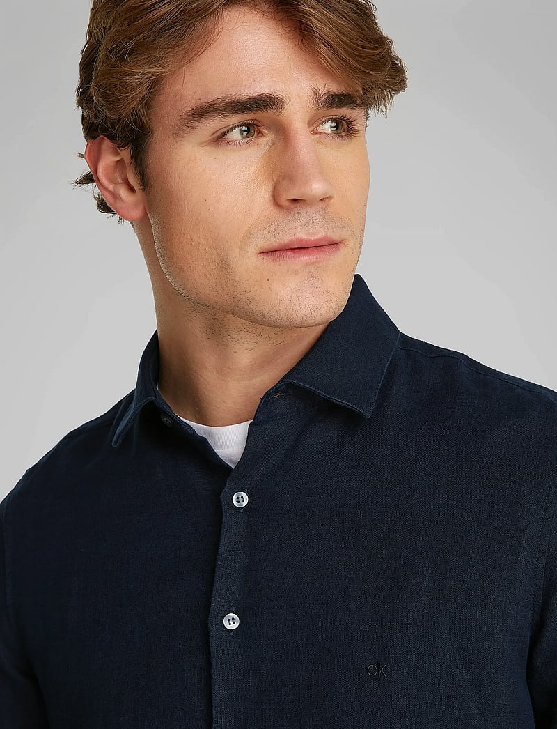 Calvin Klein - LINEN SOLID SLIM SHIRT - leinenhemden - dark sapphire - 4