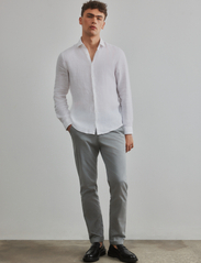Calvin Klein - LINEN SOLID SLIM SHIRT - hørskjorter - white - 2