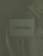 Calvin Klein - RECYCLED SUPERLIGHTWEIGHT BOMBER - kevättakit - thyme - 8