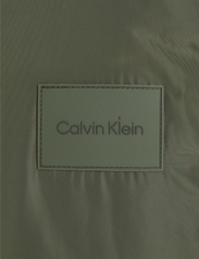 Calvin Klein - RECYCLED SUPERLIGHTWEIGHT BOMBER - kevättakit - thyme - 9