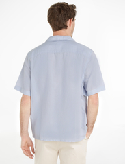 Calvin Klein - LINEN COTTON CUBAN S/S SHIRT - lininiai marškiniai - light blue - 2