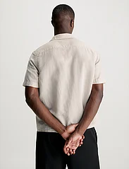 Calvin Klein - LINEN COTTON CUBAN S/S SHIRT - lininiai marškiniai - stony beige - 3