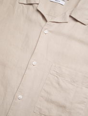 Calvin Klein - LINEN COTTON CUBAN S/S SHIRT - lininiai marškiniai - stony beige - 5