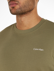 Calvin Klein - MICRO LOGO INTERLOCK T-SHIRT - mažiausios kainos - delta green - 3