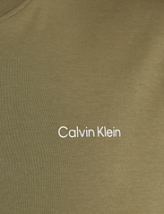 Calvin Klein - MICRO LOGO INTERLOCK T-SHIRT - die niedrigsten preise - delta green - 5