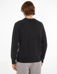 Calvin Klein - RECYCLED WOOL COMFORT SWEATER - megztinis su apvalios formos apykakle - ck black - 2