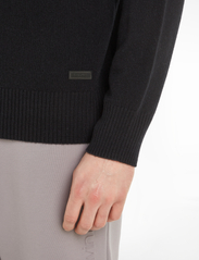 Calvin Klein - RECYCLED WOOL COMFORT SWEATER - megztinis su apvalios formos apykakle - ck black - 3