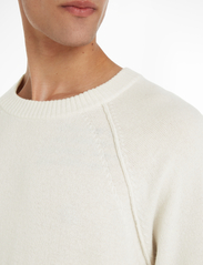 Calvin Klein - RECYCLED WOOL COMFORT SWEATER - truien met ronde hals - egret - 3