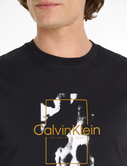Calvin Klein - CAMO LOGO T-SHIRT - short-sleeved t-shirts - ck black - 3