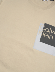 Calvin Klein - OVERLAY BOX LOGO T-SHIRT - de laveste prisene - eucalyptus - 2