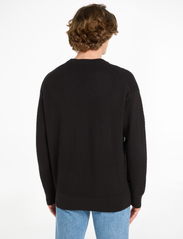 Calvin Klein - TEXTURE CREW NECK SWEATER - knitted round necks - ck black - 2