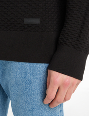 Calvin Klein - TEXTURE CREW NECK SWEATER - megztinis su apvalios formos apykakle - ck black - 3