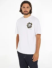 Calvin Klein - EMBROIDERED NIGHT FLOWER T-SHIRT - basic t-shirts - bright white - 1