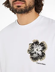 Calvin Klein - EMBROIDERED NIGHT FLOWER T-SHIRT - basic t-shirts - bright white - 3