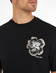 Calvin Klein - EMBROIDERED NIGHT FLOWER T-SHIRT - t-shirts - ck black - 3