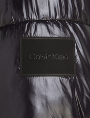 Calvin Klein - GLOSSY HIGH SHINE QUILT JACKET - Žieminės striukės - ck black - 5