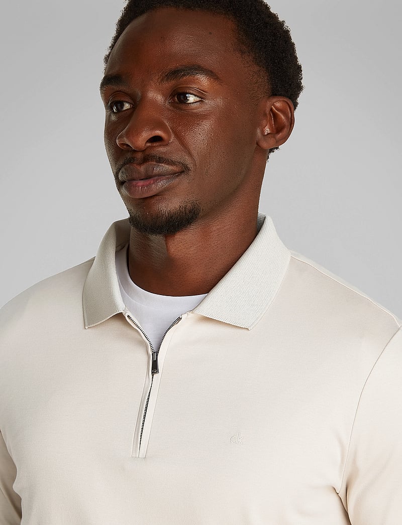 Calvin Klein - LIQUID TOUCH WELT ZIP POLO - lühikeste varrukatega polod - oatmeal - 2