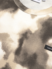 Calvin Klein - CAMO ALL OVER PRINT T-SHIRT - kortærmede t-shirts - egret/fresh clay camo - 2