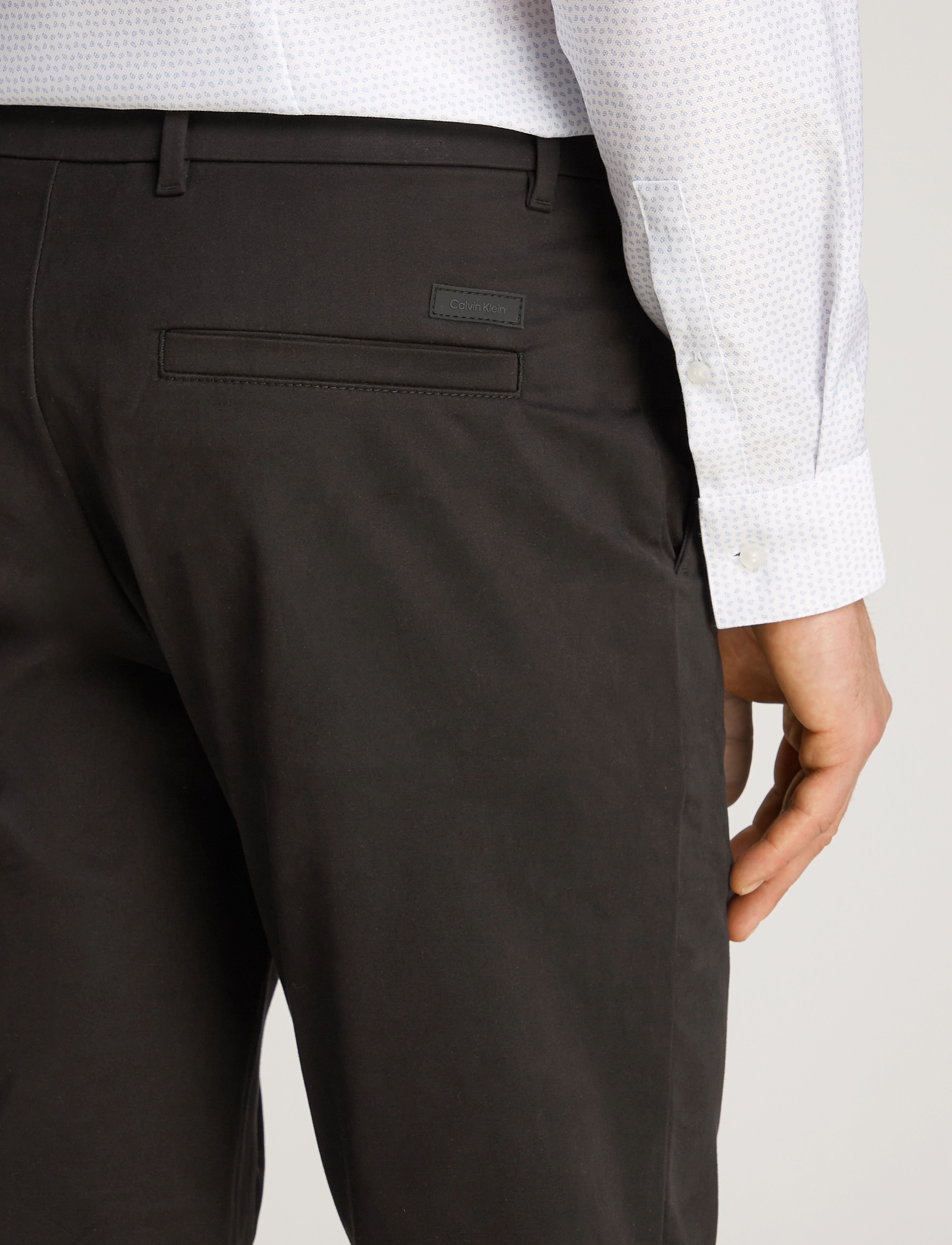 Calvin Klein Sateen Stretch Slim Chino, 30 x 34, Black, Bukser > Chinos, Herre