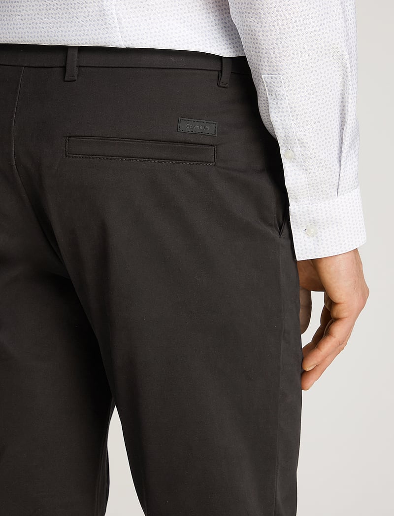 Calvin Klein - SATEEN STRETCH SLIM CHINO - chinos - ck black - 0