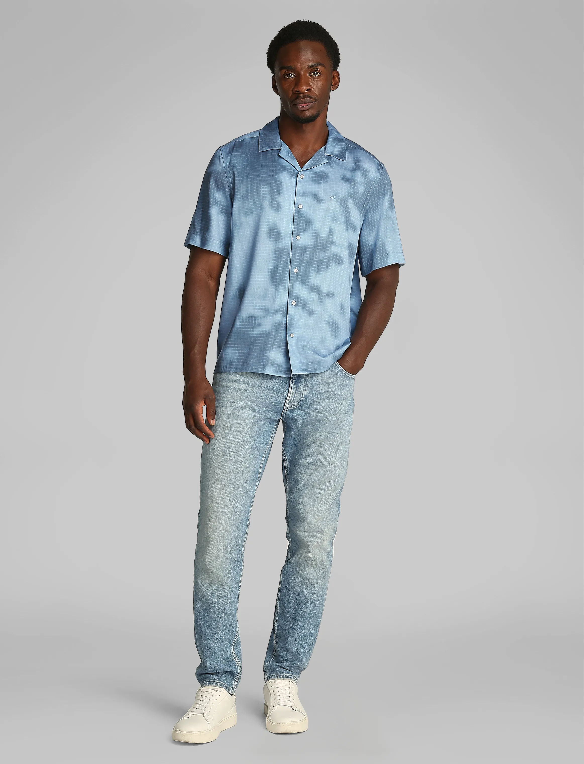 Calvin Klein FLORAL AOP S/S LYOCELL SHIRT - Skjorter - TEXTURE TENSION ALL OVER PRINT / blue