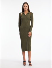 Calvin Klein - ICONIC RIB SHIRT MIDI DRESS - tettsittende kjoler - willow green - 2
