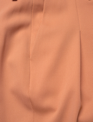 Calvin Klein - WOOL TWILL PLEATED STRAIGHT PANT - ballīšu apģērbs par outlet cenām - pale terracotta - 2