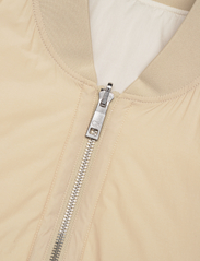Calvin Klein - LIGHT PADDED QUILT BOMBER JACKET - light jackets - smooth beige / chalk - 4