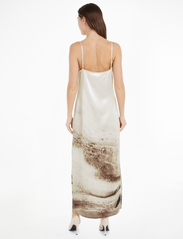 Calvin Klein - TRAVERTINE PRINT MIDI SLIP DRESS - slip-in jurken - travertine panel print / rainy day - 5