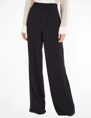 Calvin Klein - STRUCTURE TWILL ELASTIC PANT - bukser med brede ben - ck black - 2