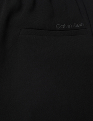 Calvin Klein - STRUCTURE TWILL ELASTIC PANT - leveälahkeiset housut - ck black - 5