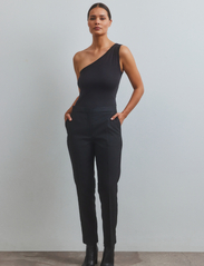 Calvin Klein - ESS SLIM TAPERED ANKLE PANT - lietišķā stila bikses - ck black - 2