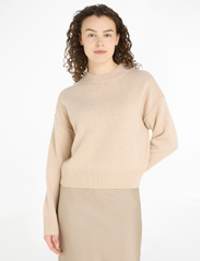 Calvin Klein - CASHMERE BLEND CREWNECK SWEATER - swetry - sandshell - 1
