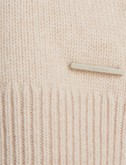 Calvin Klein - CASHMERE BLEND CREWNECK SWEATER - swetry - sandshell - 4
