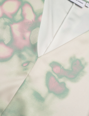 Calvin Klein - LIGHT WEIGHT SATIN LS SHIRT - blouses met lange mouwen - solarized floral print / rainy day - 2