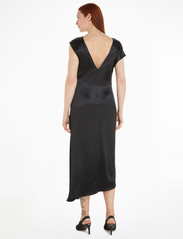 Calvin Klein - NAIA SHINE MIDI DRESS - festklær til outlet-priser - ck black - 3