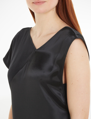 Calvin Klein - NAIA SHINE MIDI DRESS - festklær til outlet-priser - ck black - 4