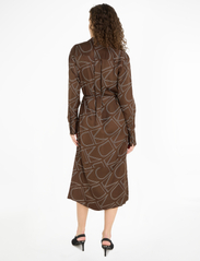 Calvin Klein - VISCOSE TWILL SHIRT DRESS - särkkleidid - monogram print / brown kelp - 3